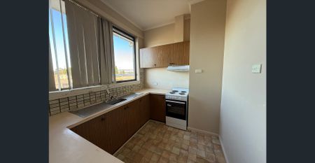 Light-Filled Inner-City Apartment with Balcony & Parking - Photo 3