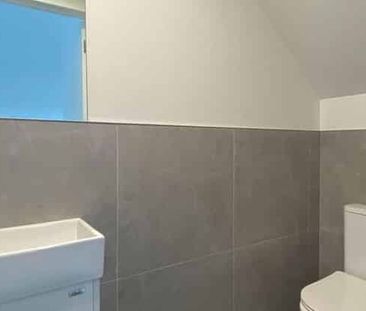 Beautiful Modern Townhouse with Great Location - Photo 4