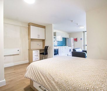 Apt 23, Fairbairn Residence - Photo 2