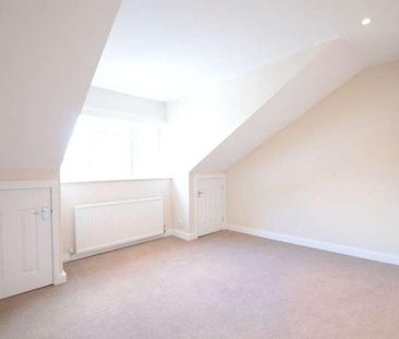 Flat, Reading Road, Yateley, GU46 - Photo 3