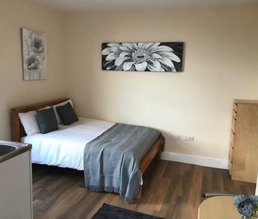 1 bedroom in a house share to rent - Photo 3