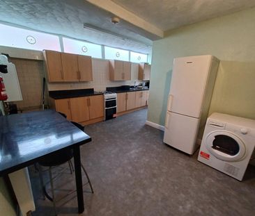 Room For Rent Queen Street, Pontypridd - Photo 3