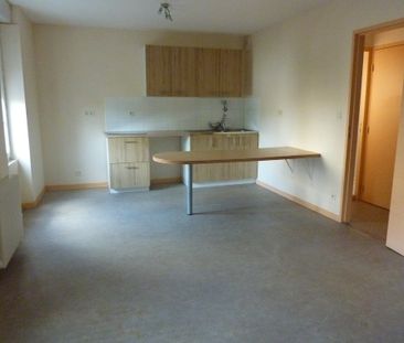 Location Appartement 2 pièces 43m² MONTMORILLON 86500 - Photo 2