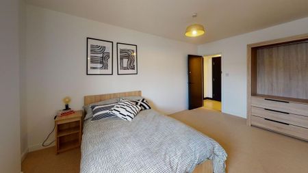 4 bedroom flat to rent - Photo 2