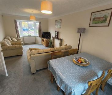 4 bedroom detached bungalow to rent - Photo 1