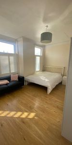 Room in a Shared House, Merton Road, SW18 - Photo 3
