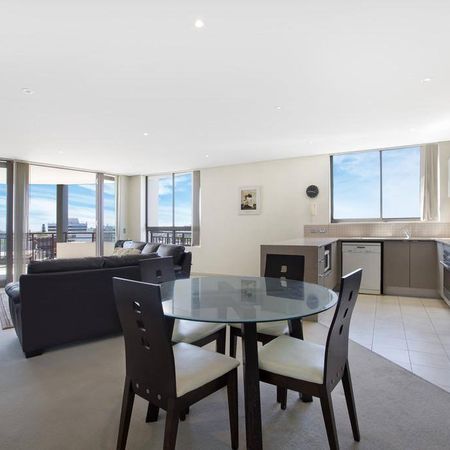 Fully Furnished - 2 Bedroom unit in the heart of the CBD - Photo 3