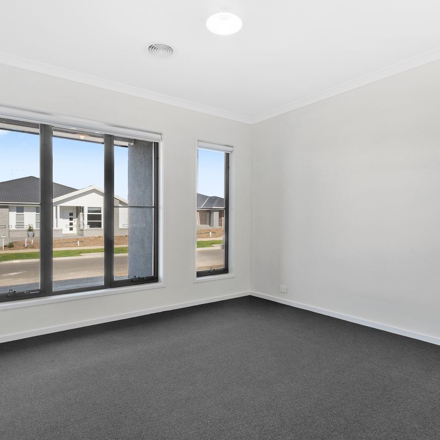 Family Friendly Locale - Three Bedroom, Two Bathroom - Photo 1