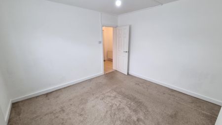 2 Bed Flat, Church Lane, M9 - Photo 4