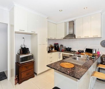 Easy-Care Living in a Prime Pearsall Location - Photo 4