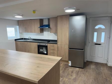 1 bedroom in a house share to rent - Photo 4