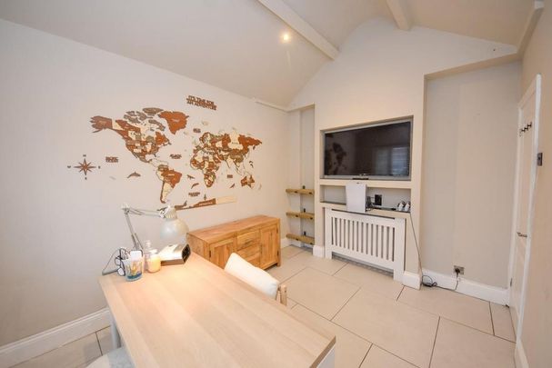 4 bedroom semi-detached bungalow to rent - Photo 1