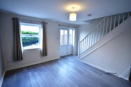 2 bedroom semi-detached house to rent - Photo 2