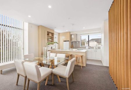 Charming 3BR Townhouse in Glen Innes - Photo 4