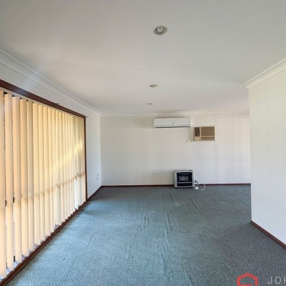 92 Undurra Drive Glenfield Park NSW 2650 - Photo 1