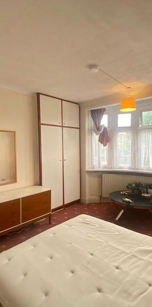 1 bedroom in a house share to rent - Photo 1