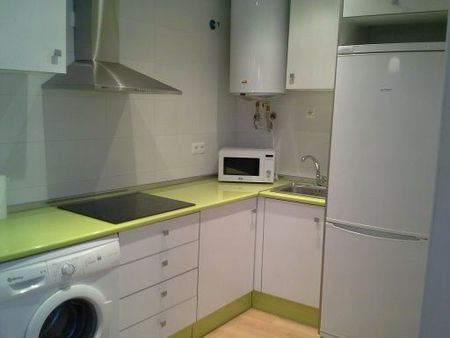Apartamento de alquiler en Calle Victoria, La Victoria - Photo 2