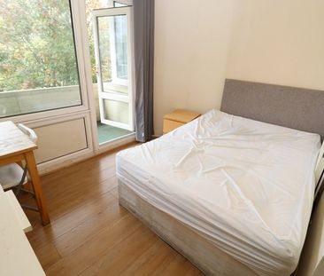 Room in a Shared Flat, Jenkinson House, E2 - Photo 1