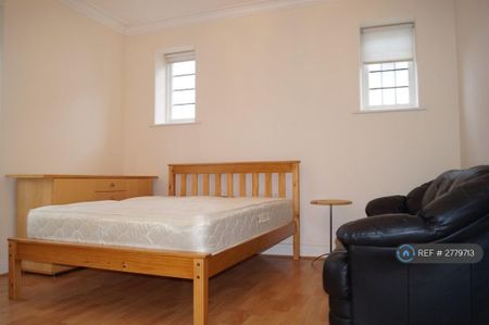 3 bedroom flat to rent - Photo 2