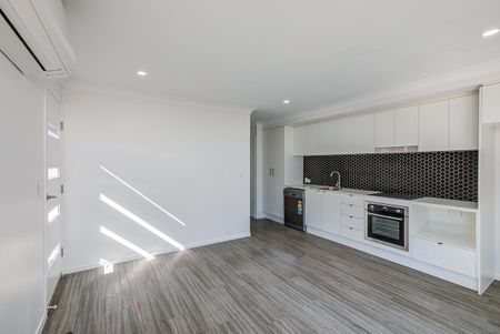 Modern Spacious Duplex - Photo 3