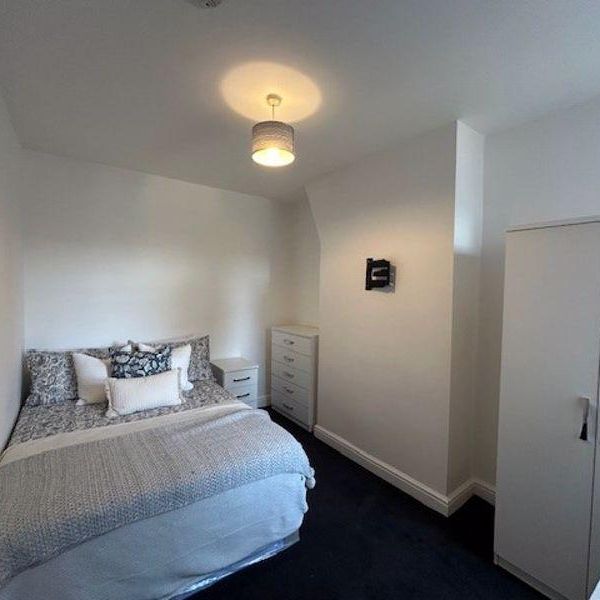 1 bedroom in a house share to rent - Photo 1