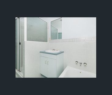 Spacious & Private Townhouse - Photo 5