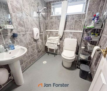 2 Bedroom Flat - Ground Floor - Photo 5