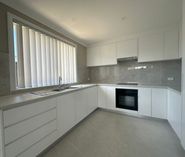 Lifestyle Living Steps from Shops, Cafés & the Foreshore - Photo 1