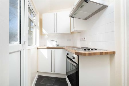 Station Road, Ashford, TW15 - Photo 3