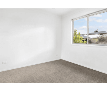 Classy & Modern Townhouse - Overlooking Park Land - Photo 2