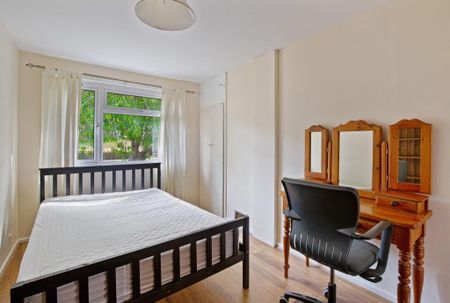 Generous Mid Terrace Family Home, 3 bed to let in Frome - Photo 5