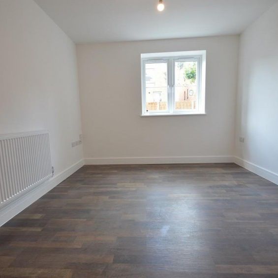 St. Pauls Avenue, Slough, Berkshire,SL2 - Photo 1