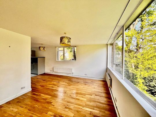 2 Bed Flat, Carlton Court, SE19 - Photo 1