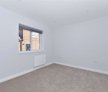 A beautifully finished two bedroom apartment, centrally located on ... - Photo 2