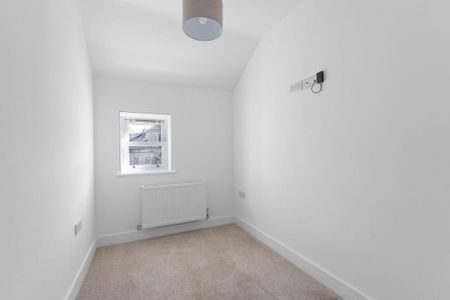 3 bedroom terraced house to rent - Photo 3