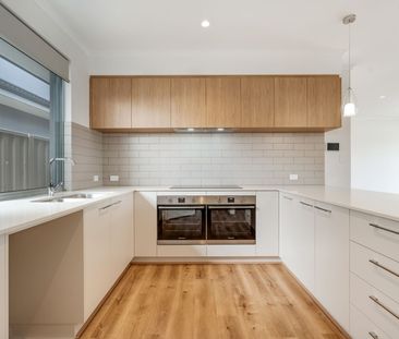 WOW - WHAT A SHOW STOPPER!!! Rossmoyne High School Zone!!! - Photo 3