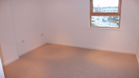 Crown Point Road, Leeds, West Yorkshire, LS9 - Photo 3