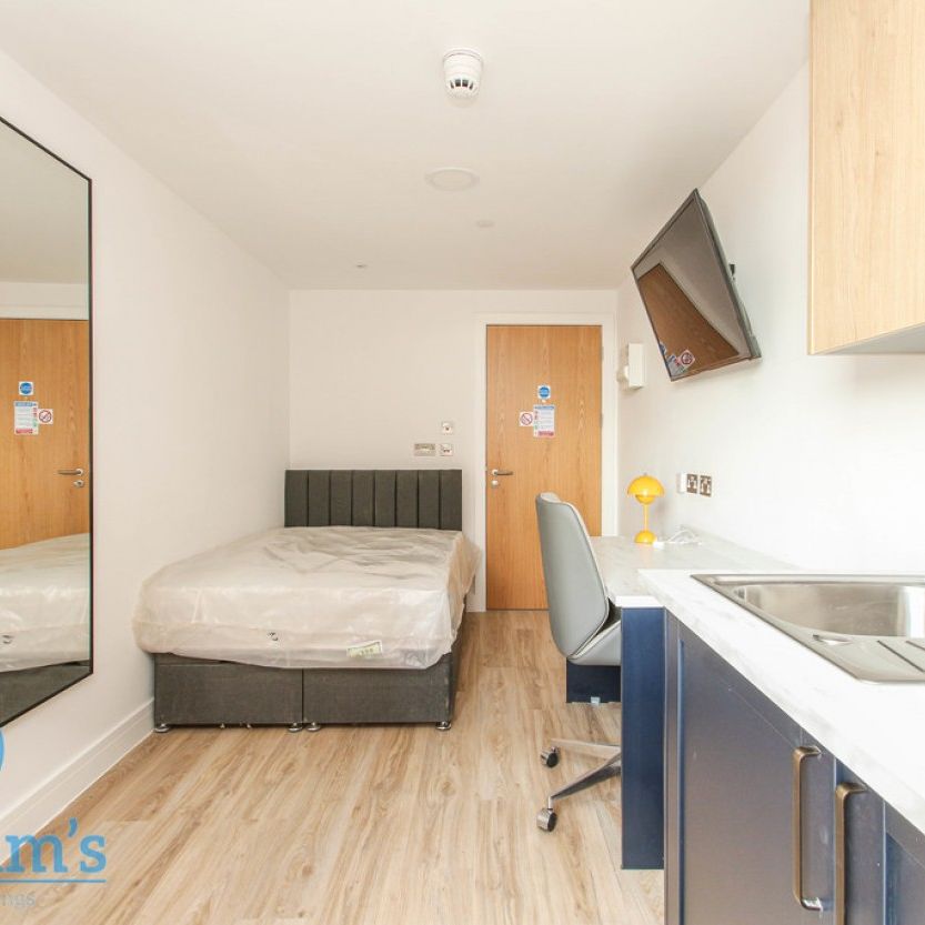 4 bed Apartment for Rent - Photo 1