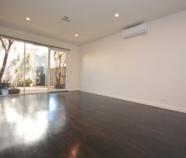 Fresh & Bright Three-Bedroom Townhouse in Prime Ripponlea Location! - Photo 4