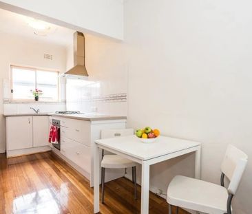 MORDIALLOC BAYSIDE & VILLAGE LIFESTYLE! - Photo 1