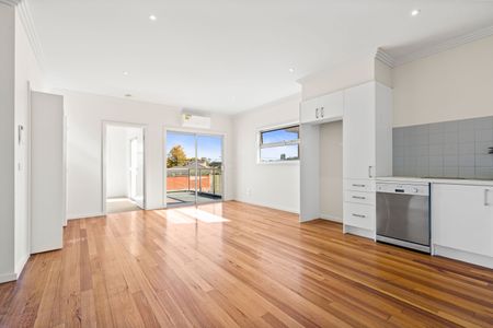 Modern 2-bedroom home! - Photo 2