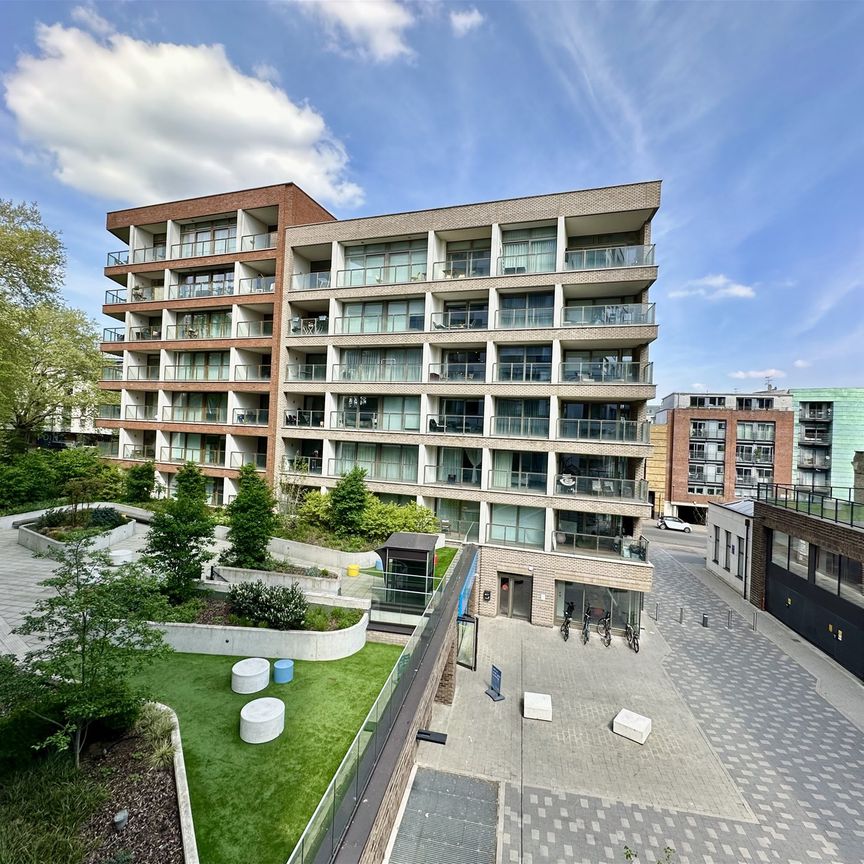 Sterling Way, London - Photo 1