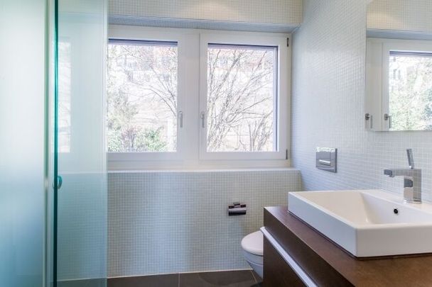Exclusive apartment with a lot of privacy on the Zürichberg - Photo 1
