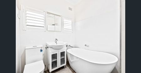 Elegant & Contemporary Home in Premier Location! - Photo 2