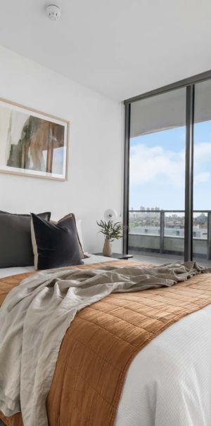 Outstanding Views & Excellent Location - 6 MONTH LEASE - Photo 1