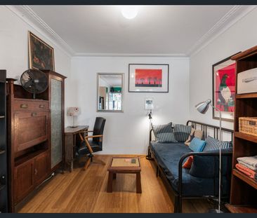 FULLY FURNISHED UNIT IN THE HEART OF WOOLLOONGABBA | ALL BILLS INCL... - Photo 1