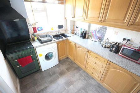 2 Bedroom House - Semi-Detached To Let - Photo 4