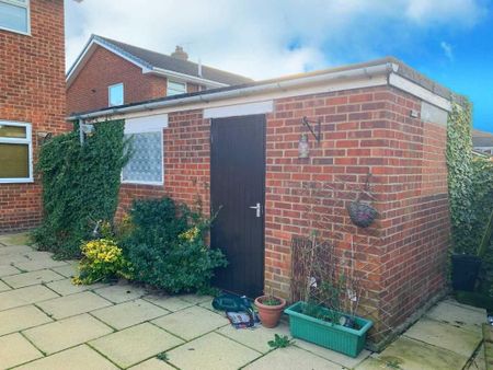 3 bedroom semi-detached house to rent - Photo 3