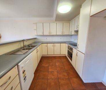 2 BEDROOM TOWNHOUSE IN A PRISTINE LOCATION - Photo 5