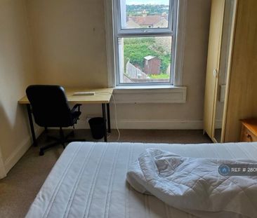 6 bedroom semi-detached house to rent - Photo 2